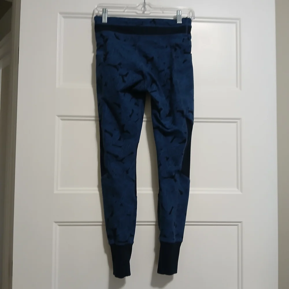 Athleta Tropical Excursion Leggings Small - Picture 5 of 10